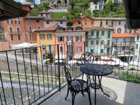 Argegno's River - Central Apartment lake view Argegno